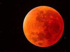 El viernes, 'luna de sangre' para el eclipse lunar más largo del siglo