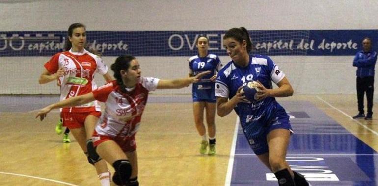 El Oviedo Balonmano Femenino triunfa en el derbi