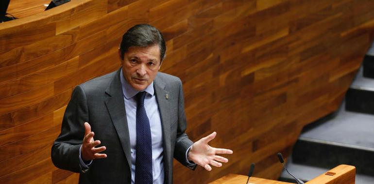 Fernández emplaza a Podemos a apoyar los presupuestos asturianos