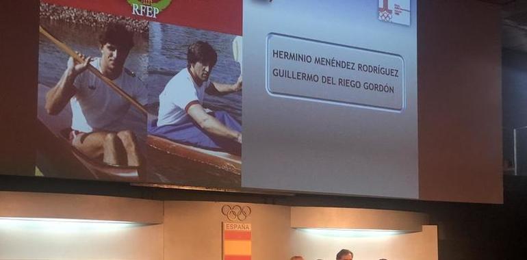 Herminio Menéndez y Guillermo del Riego en el homenaje a los olímpicos de Moscú