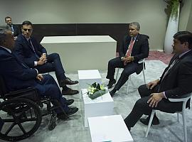 Pedro Sánchez habla con Juan Guaidó tras analizar los acontecimientos de Venezuela