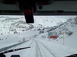 El viernes arranca con 14 puertos de montaña con cadenas y Pajares cerrado para articulados