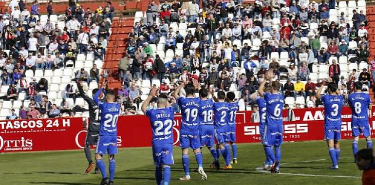 El Oviedo suma un empate sin goles, con dos remates al poste, en el campo del líder