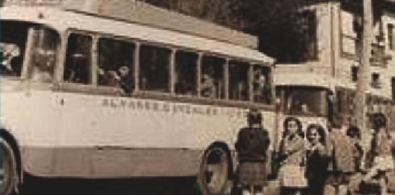 Morcín recoge en un libro parte de su historia en fotos de prensa