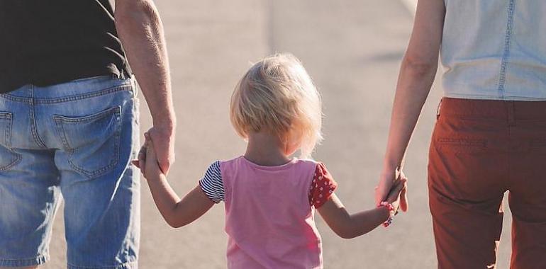 La Seguridad Social tramitó 65.386 procesos de maternidad y 70.705 de paternidad en el primer trimestre