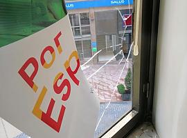 VOX denuncia la rotura de cristales en su sede de Oviedo