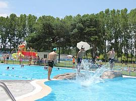 La temporada de piscinas en Valencia de Don Juan no hace más que empezar