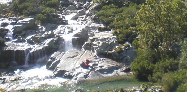 Rescatan a una mujer herida en la Laguna de los Caballeros, Navalguijo