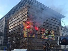 Greenpeace “incendia” la reunión de líderes de la UE en Bruselas para denunciar la emergencia climática
