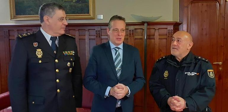 El presidente de la Junta recibe al jefe superior de la Policía Nacional en Asturias