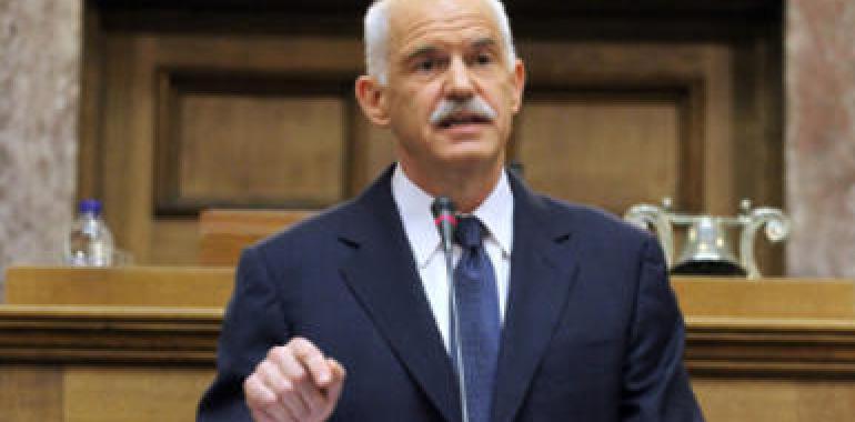 Papandreu renuncia al referéndum