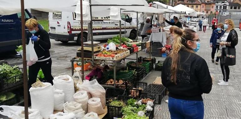 Los mercados de Langreo recuperan esta semana el 100 % de sus puestos