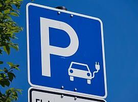 Entran en servicio en Avilés las dos primeras estaciones de recarga para vehículos eléctricos en la vía pública