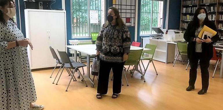 La Directora General Planificación Educativa visita centros Gijón para ir preparando la presencialidad del próximo curso