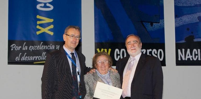 Premio a Carmen Leal por su Trayectoria en Investigación