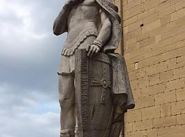 Recreación histórica en Oviedo de Alfonso II El Casto como primer peregrino del Camino de Santiago