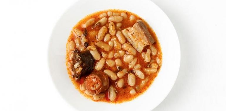 ¿De repente estás en Varsovia y echas de menos Asturias? ¿Y si lo intentamos arreglar con una fabada asturiana?