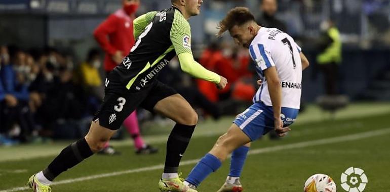 Buen trabajo del Sporting en La Rosaleda aunque el Málaga logró empatar en el 87