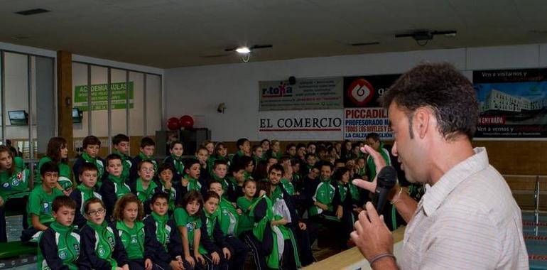 El Club Natación Santa Olaya presentó sus equipos