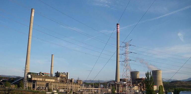 Piquetes atacan a transportistas asturianos en la Térmica de Compostilla