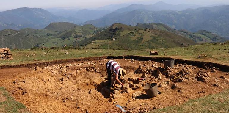 Un grupo de investigación de la Universidad de Oviedo descubre un túmulo megalítico de tipología desconocida en Asturias