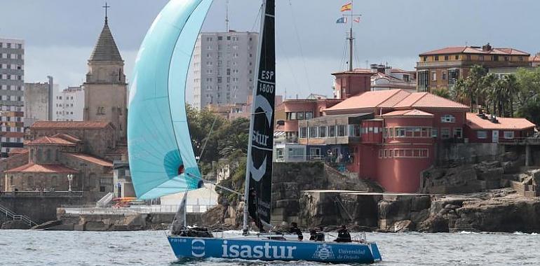 El sábado se celebró en la bahía de Gijón la penúltima manga del Trofeo de Otoño de Cruceros del RCAR
