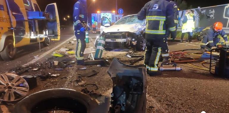 Tres personas heridas anoche  en un accidente de tráfico en el que se vieron implicados dos turismos en Gozón