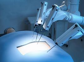 Asturias invertirá 13,6 millones para implantar la cirugía robótica en el HUCA y el Hospital de Cabueñes