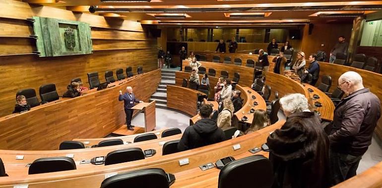 Más de 600 personas visitan la Junta General el primer día de puertas abiertas