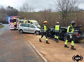 Tres personas han resultado heridas en un accidente de tráfico en la AS-114, en Cangas de Onís