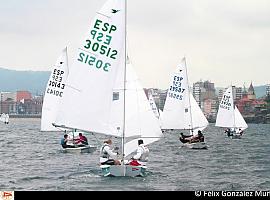 El X Trofeo de San Pedro de Vela Ligera se celebrará este fin de semana en aguas de la bahía de Gijón