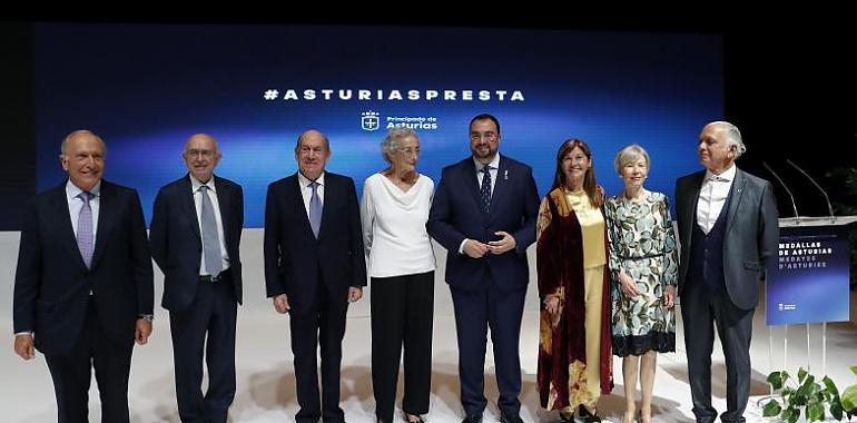 El Presidente de Asturias entrega las medallas en el día de la comunidad y pone a Asturias por delante de todo