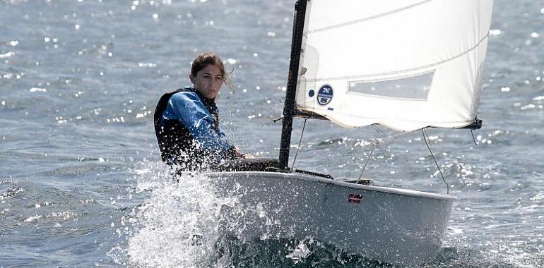 El sábado tuvo lugar en la bahía de San Lorenzo la última jornada del Trofeo de Verano de Vela Ligera del RCAR