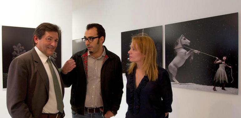 El candidato socialista compromete su respaldo a la creación artística asturiana