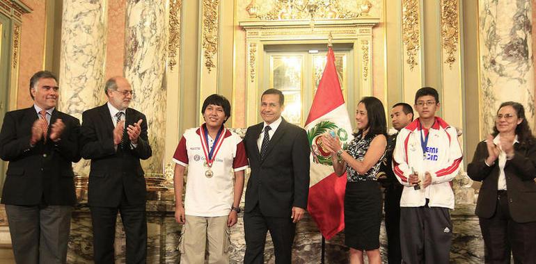 Perú premia al campeón mundial de Ajedrez y al subcampeón