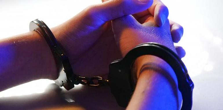 Detenido el autor de un robo con fuerza en un concesionario de vehículos en Lugones 