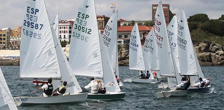 La bahía de Gijón se prepara para el Trofeo de Primavera de Snipe y Crucero