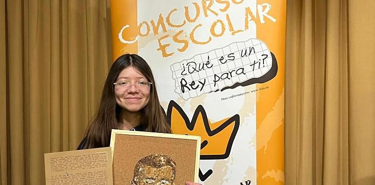 Una joven asturiana conquista al Rey con un retrato hecho de hojas