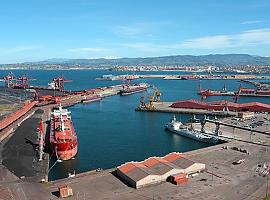 El Puerto de Gijón blinda sus muelles con nuevas defensas