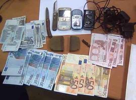 Intervención de la Policía Local  de Gijón en un 'negocio' de drogas en Magnus Blikstad