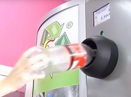 Innovación y sostenibilidad: Avilés instala máquinas de reciclaje inverso en la Plaza Hermanos Orbón