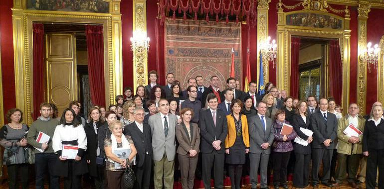 Barcina entrega las becas a la investigación y los premios “Séneca a la Excelencia” 