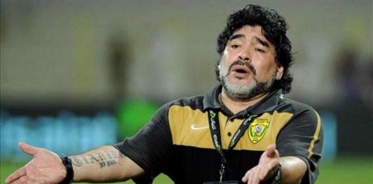 Maradona multado y suspendido tres partidos