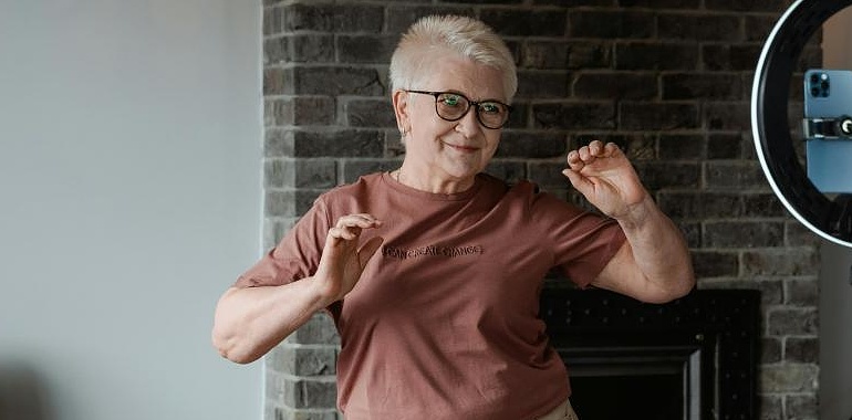 Avilés impulsa el envejecimiento activo con la campaña "Voluntariado: Más que buena voluntad"