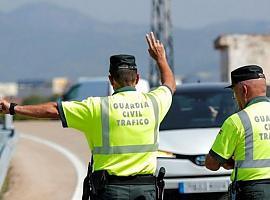 Choque frontal en la N-632: un conductor queda atrapado entre hierros retorcidos tras un brutal accidente entre Quintes y Arroes