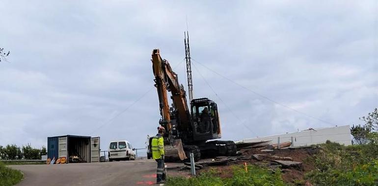 El mirador de La Formiga vuelve a ponerse en pie: comienza la obra para reparar el hundimiento junto a la costa de Carreño