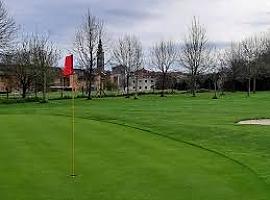 Gijón afianza su apuesta por el golf con 43 torneos y más de 4.000 jugadores en los campos municipales de La Llorea y El Tragamón