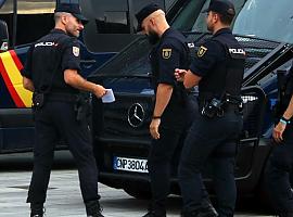 Control policial sorpresa en Oviedo: 18 detenidos, drogas, armas blancas y locales repletos hasta duplicar el aforo