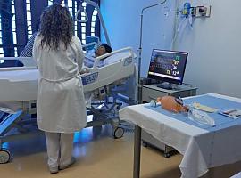 El Hospital Valle del Nalón estrena un aula de simulación clínica avanzada para formar a profesionales y cuidadores sin poner en riesgo a los pacientes