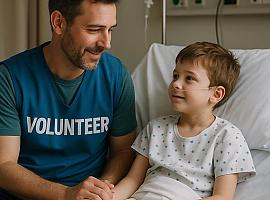 Asturias activa dos programas de voluntariado para acompañar a mayores y menores: "Cuidar acompañando" y "Fampa con la infancia" arrancan en junio